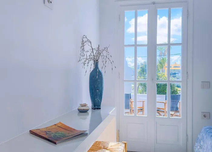 Kefalas In * Naousa (Paros)